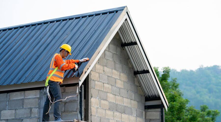 Expert Emergency Roof Repairs services in Groveland, IL